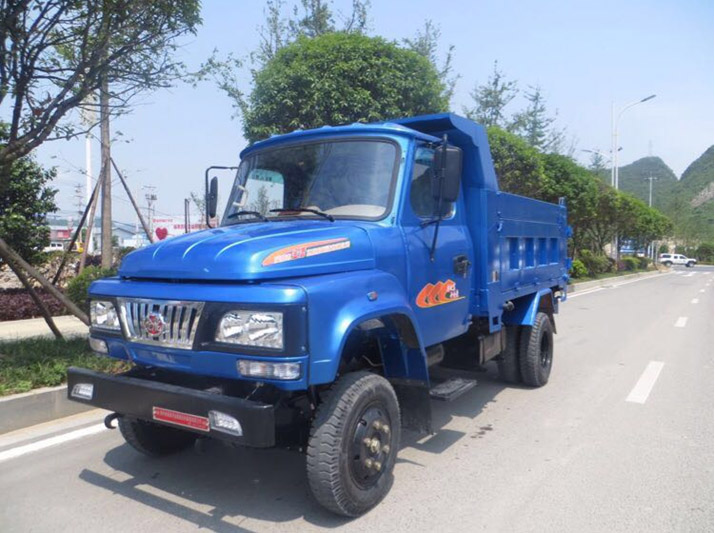 女人张开腿让男人添