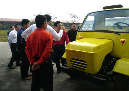 女人张开腿让男人添