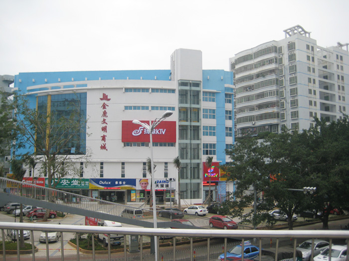 女人张开腿让男人添