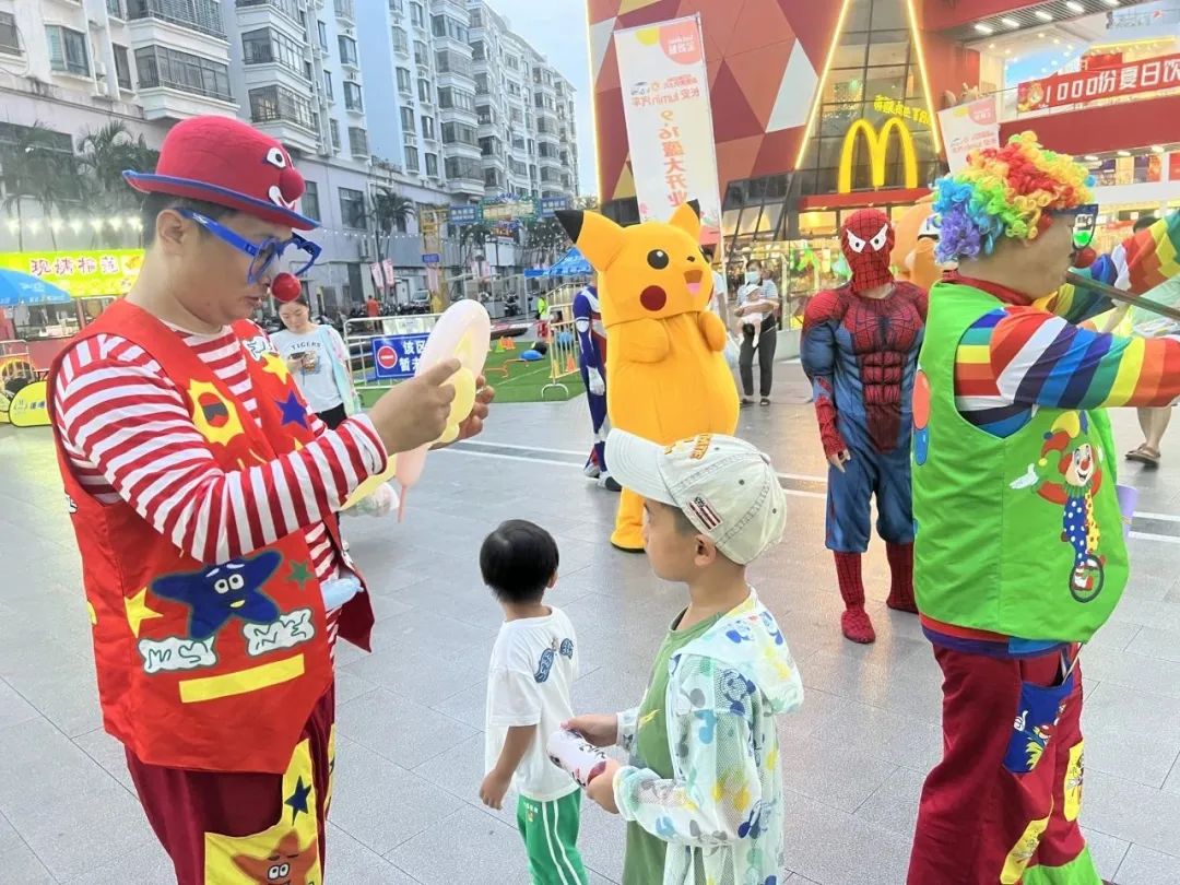 女人张开腿让男人添