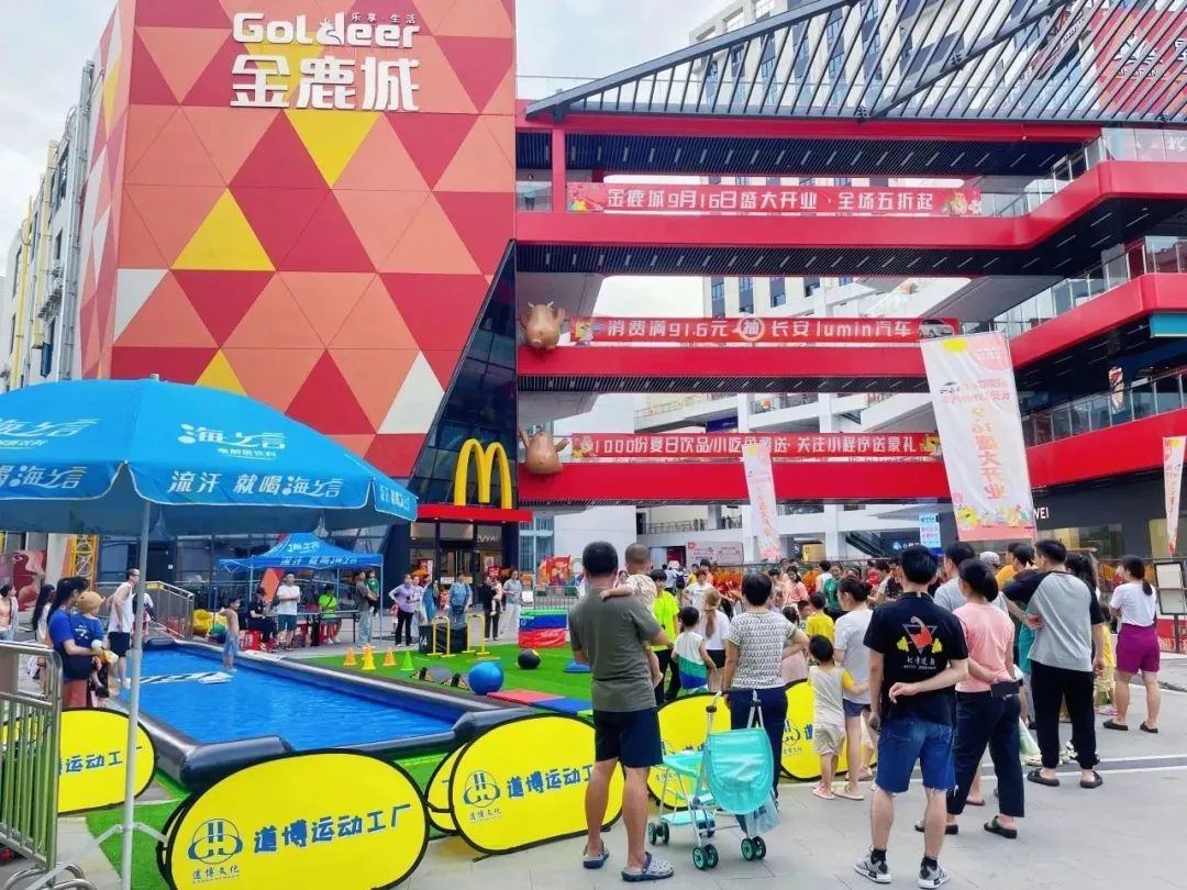 女人张开腿让男人添