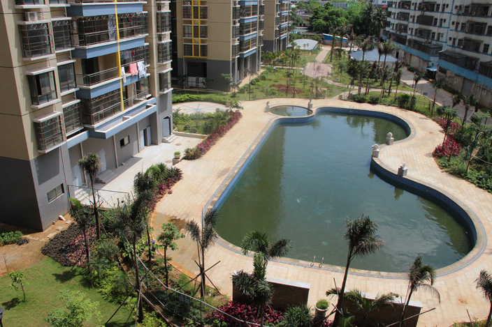 女人张开腿让男人添