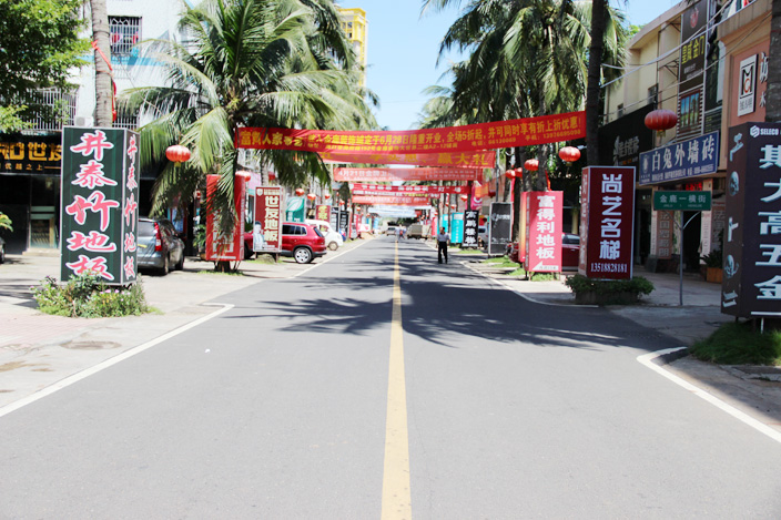 女人张开腿让男人添