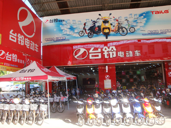 女人张开腿让男人添