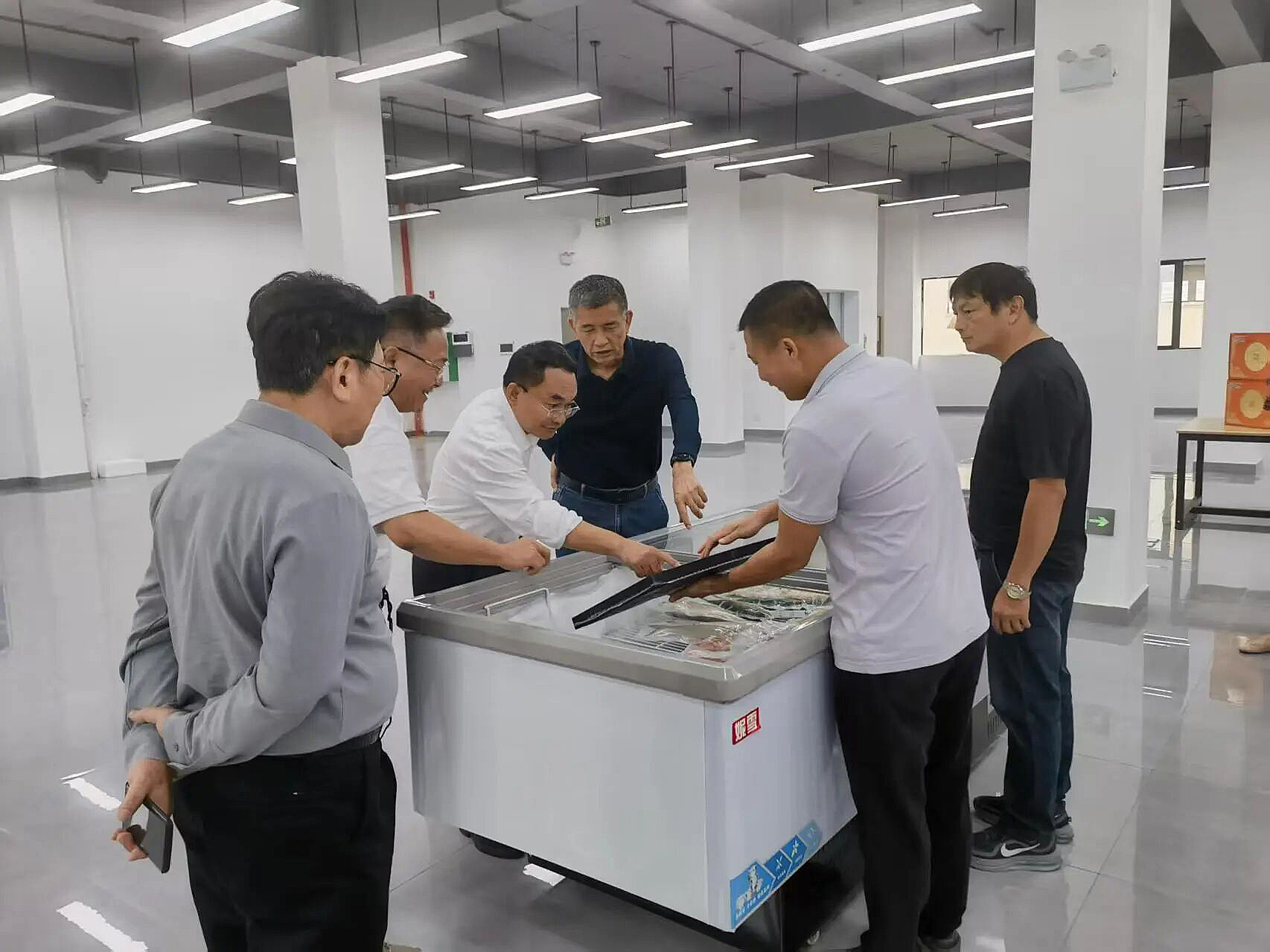 女人张开腿让男人添