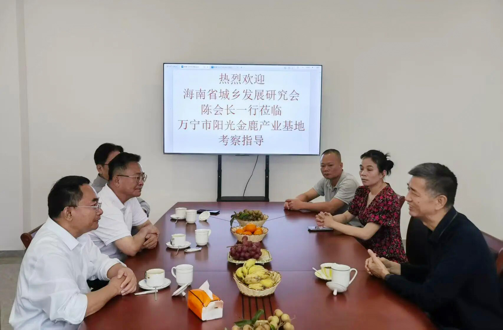 女人张开腿让男人添