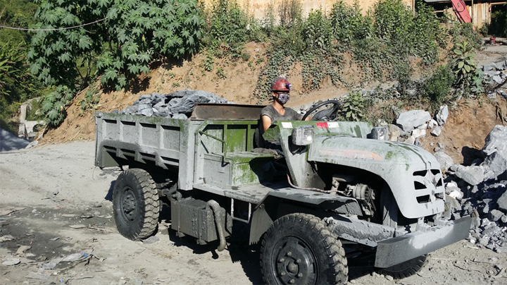 女人张开腿让男人添