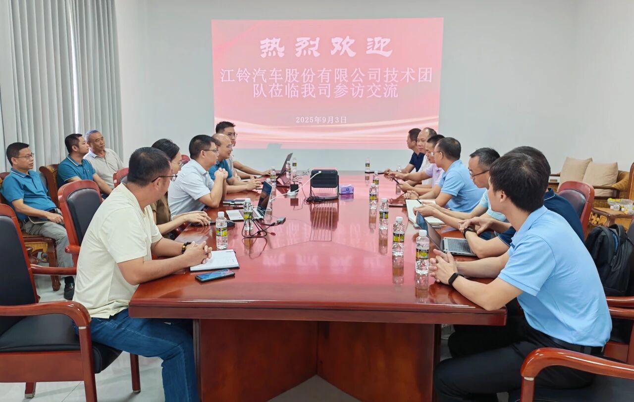 女人张开腿让男人添