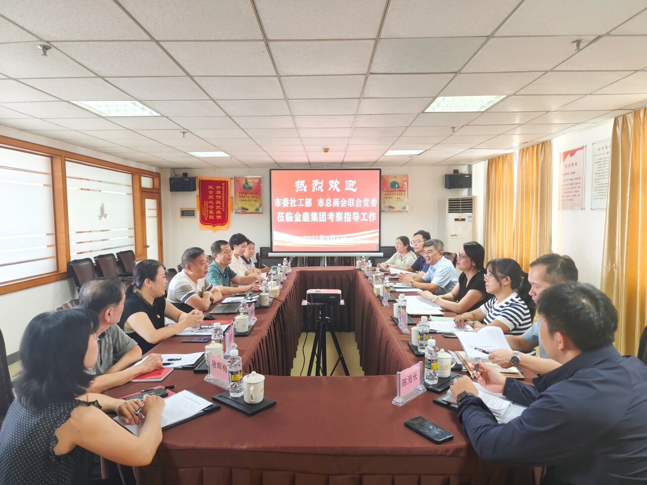 女人张开腿让男人添