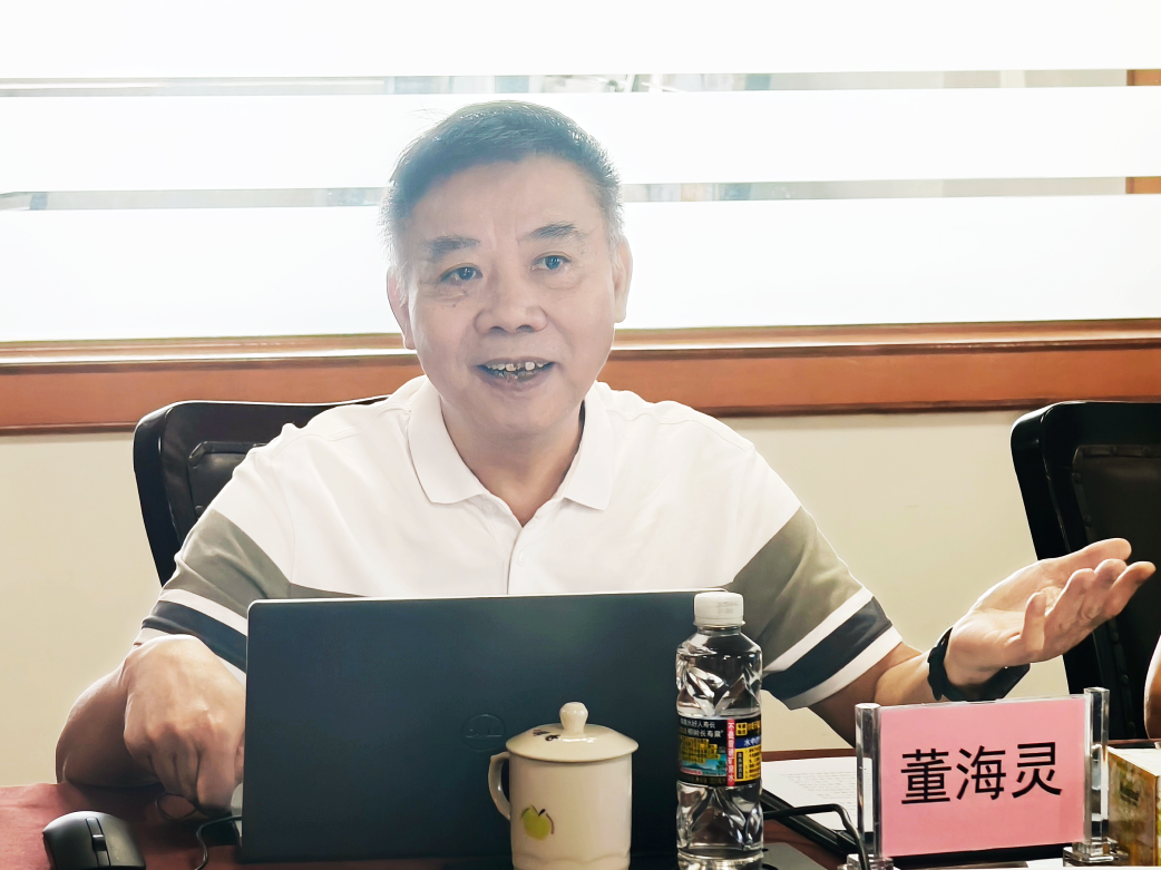 女人张开腿让男人添