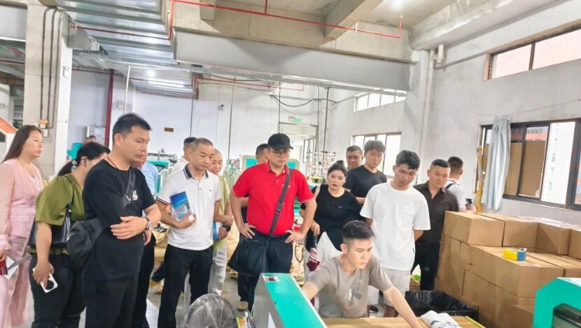 女人张开腿让男人添